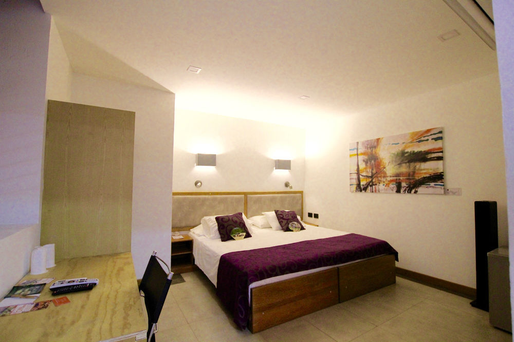 Hotel Boutique Casa Carolina 4*